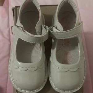 L'Amour White Dress Shoes with Scalloped Detailing